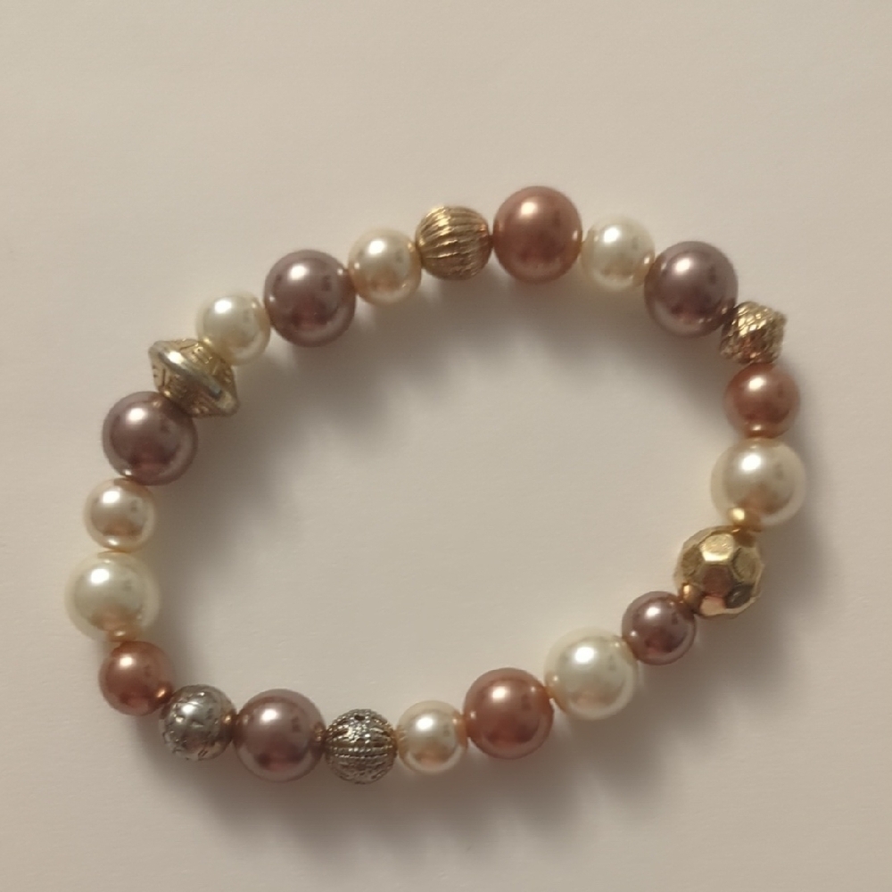 Trendy Jewels Cream and Gold Bracelet with Elegant Design
